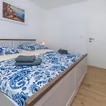 Lonamare Apartment