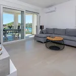 Lonamare Apartment