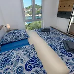 Lonamare Apartment