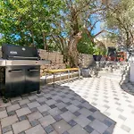 Lonamare Apartment