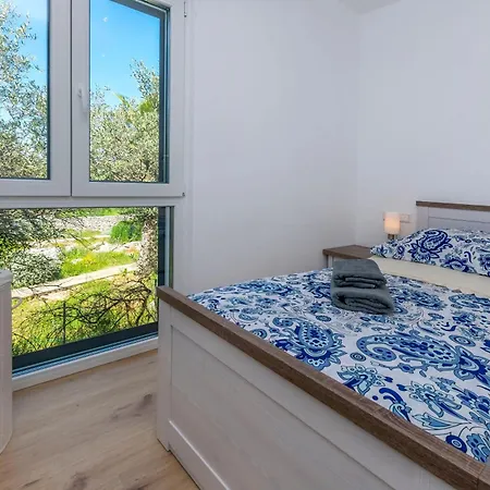 Lonamare Apartament *