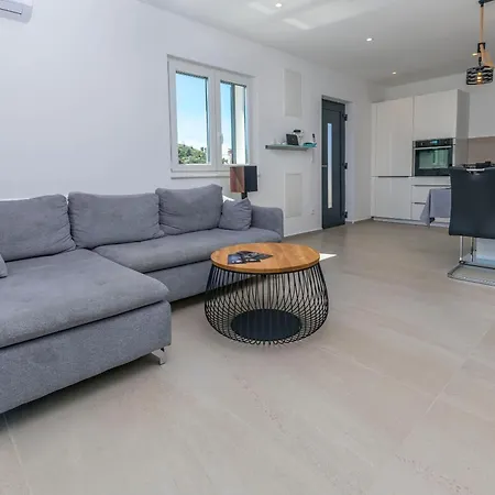 Lonamare * Rogoznica (Sibenik-Knin)