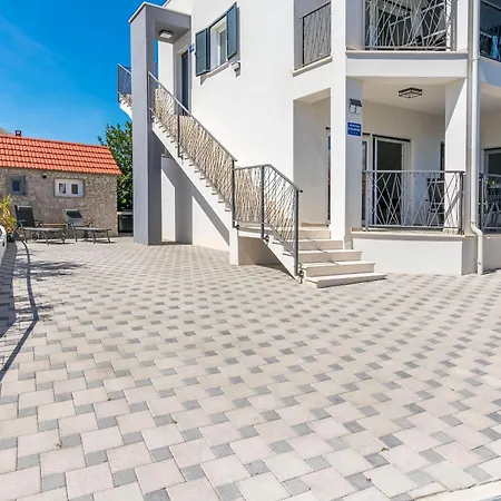 Apartament Lonamare