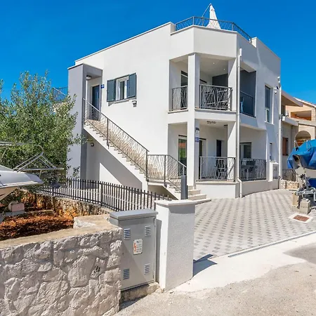 Lonamare * Rogoznica (Sibenik-Knin)