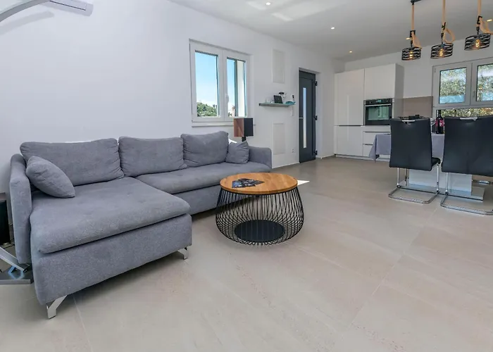 Lonamare * Rogoznica (Sibenik-Knin)