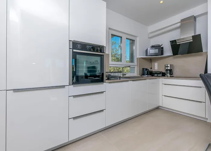 Lonamare * Rogoznica (Sibenik-Knin)